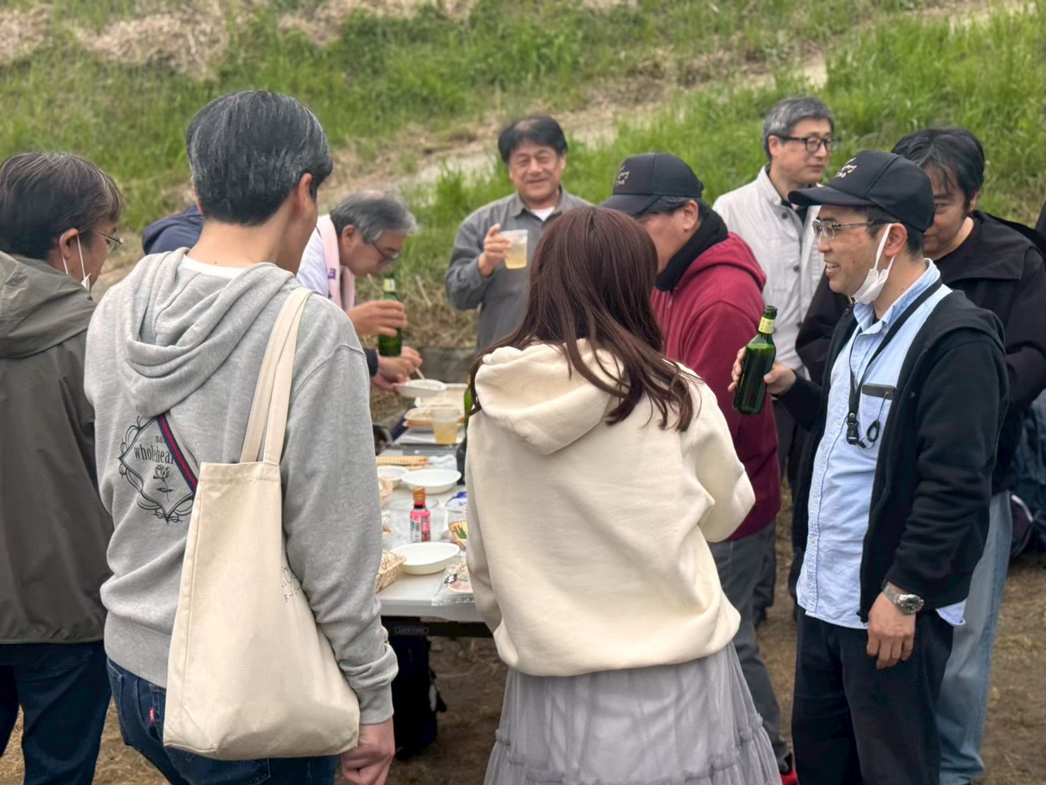 歓談する参加者たち